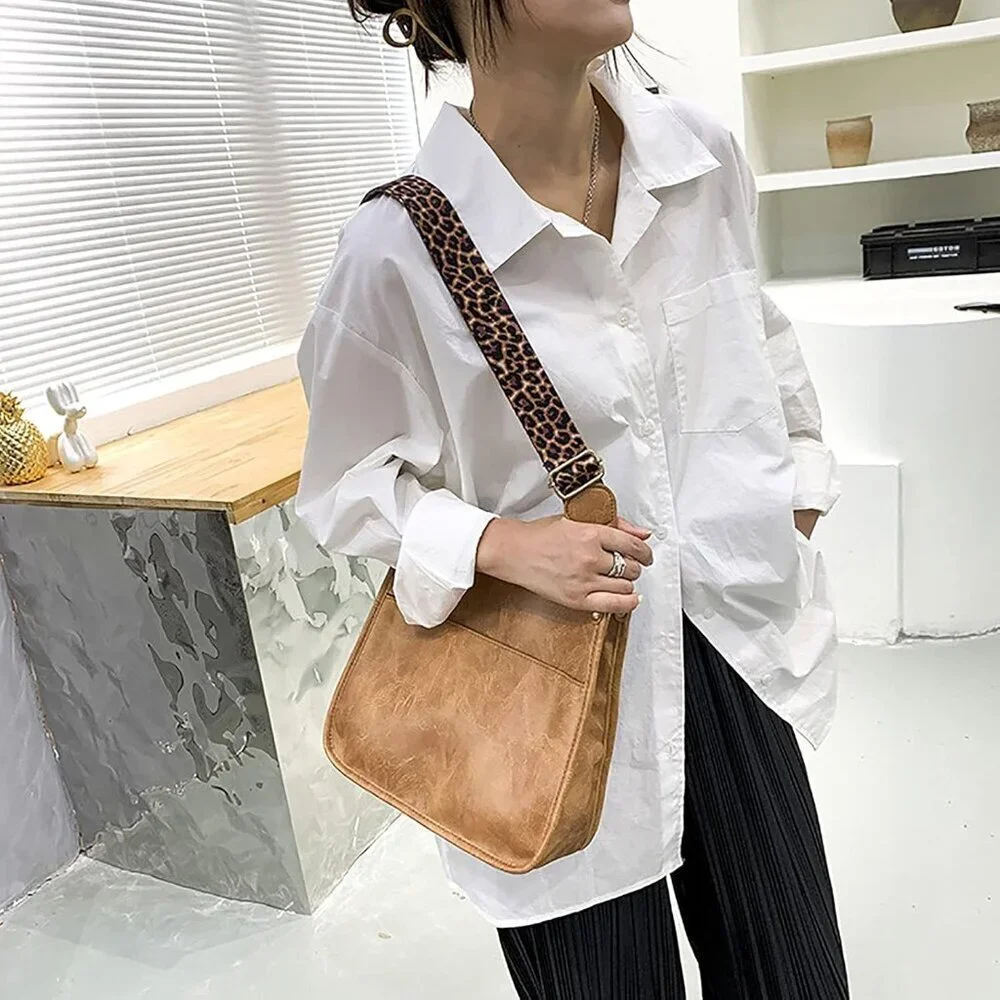 Women's Leopard Crossbody Purse Vegan Leather Shoulder Bag for Everyday - Picture 4 of 7